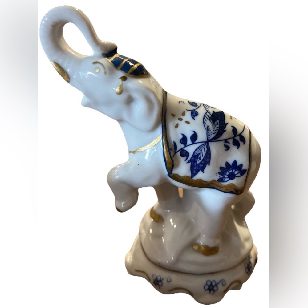 VTG Royal AGC Collection Porcelain Blue Onion Pattern Elephant Trunk Up Figurine - Picture 4 of 4